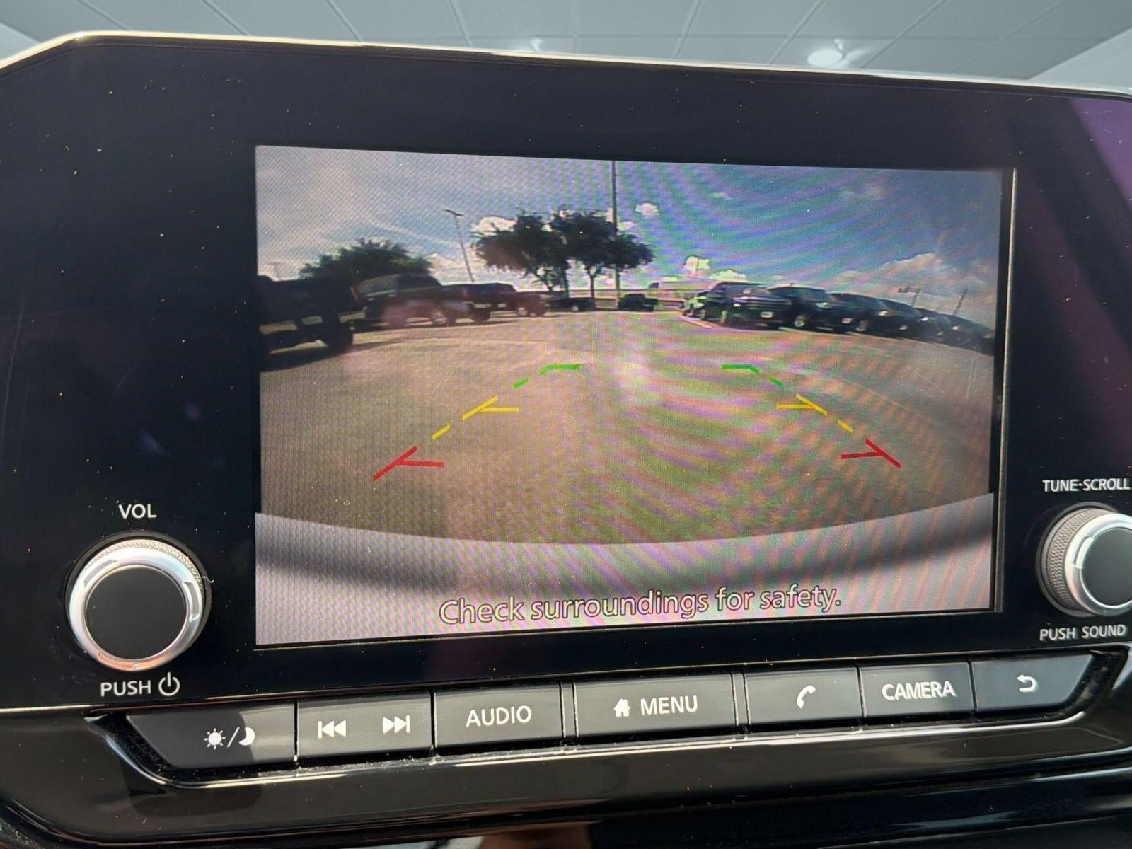 Used 2025 Nissan Pathfinder SV FWD image 18