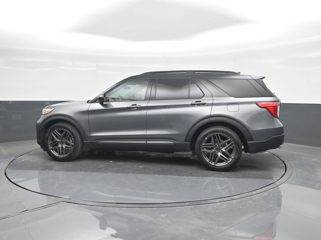 Certified 2024 Ford Explorer XLT w/ Equipment Group 202A RWD image 27
