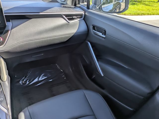 Used 2022 Toyota Corolla Cross XLE w/ Convenience Package FWD image 17