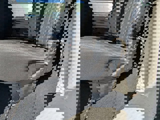 Used 2023 Chrysler Voyager LX image 29