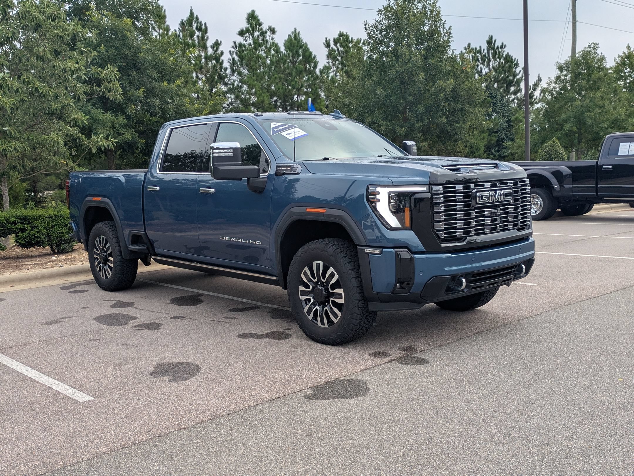 Used 2025 GMC Sierra 2500 Denali Ultimate AWD/4WD image 2