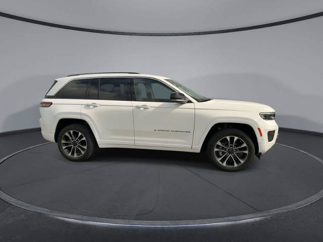 Used 2023 Jeep Grand Cherokee Overland w/ Adv Protech Group III AWD/4WD image 9