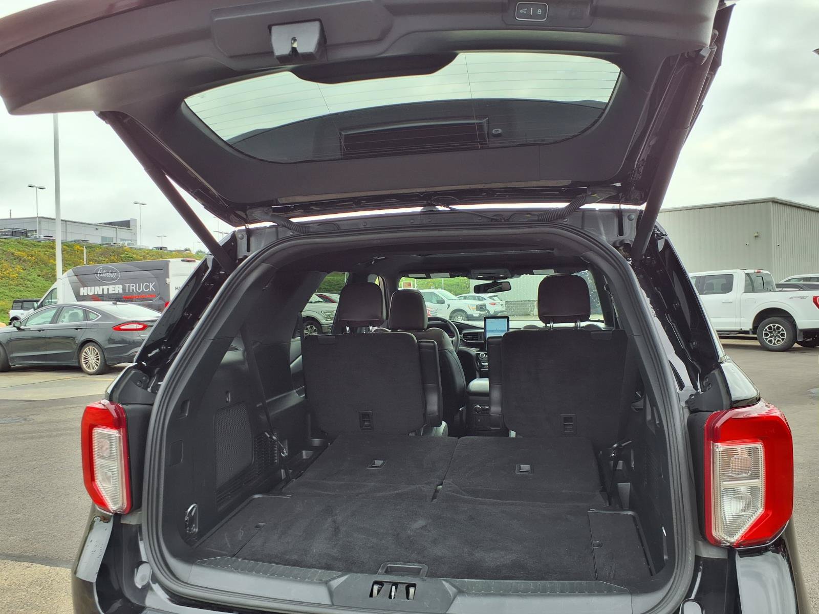 Certified 2023 Ford Explorer Platinum w/ Technology Package AWD/4WD image 12