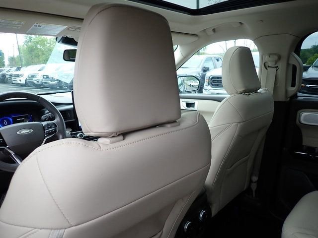 Certified 2022 Ford Explorer Platinum w/ Technology Package AWD/4WD image 18