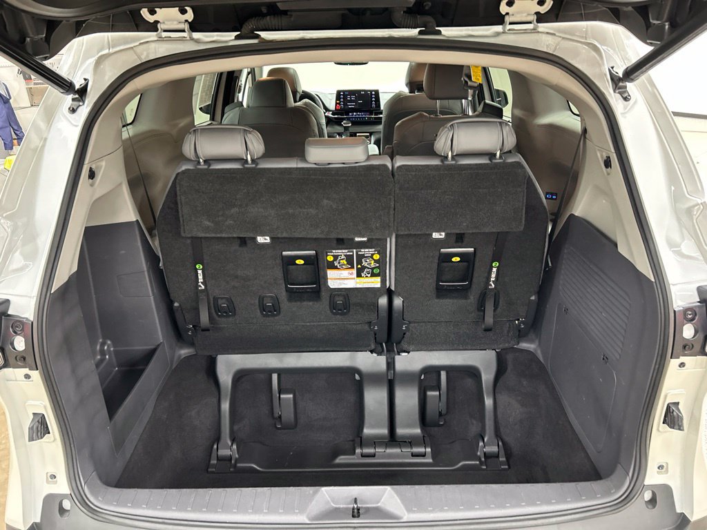 Used 2021 Toyota Sienna XLE AWD/4WD image 27