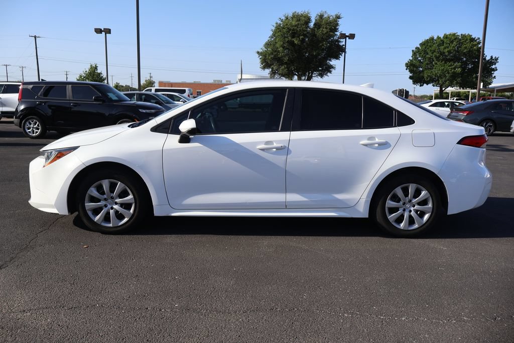 Used 2022 Toyota Corolla LE FWD image 2