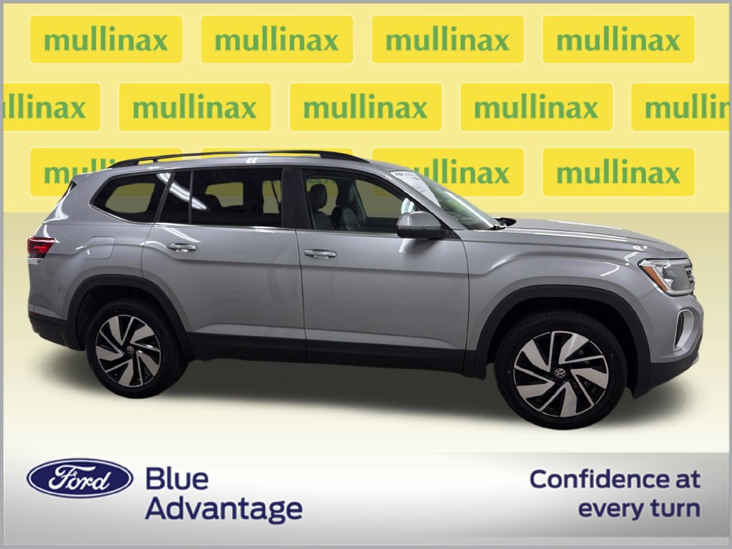 Used 2025 Volkswagen Atlas SE FWD image 2