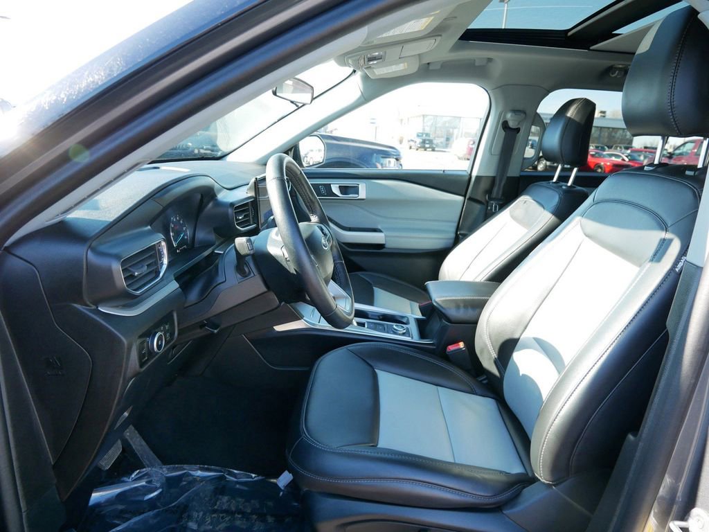 Certified 2023 Ford Explorer XLT w/ Equipment Group 202A image 7