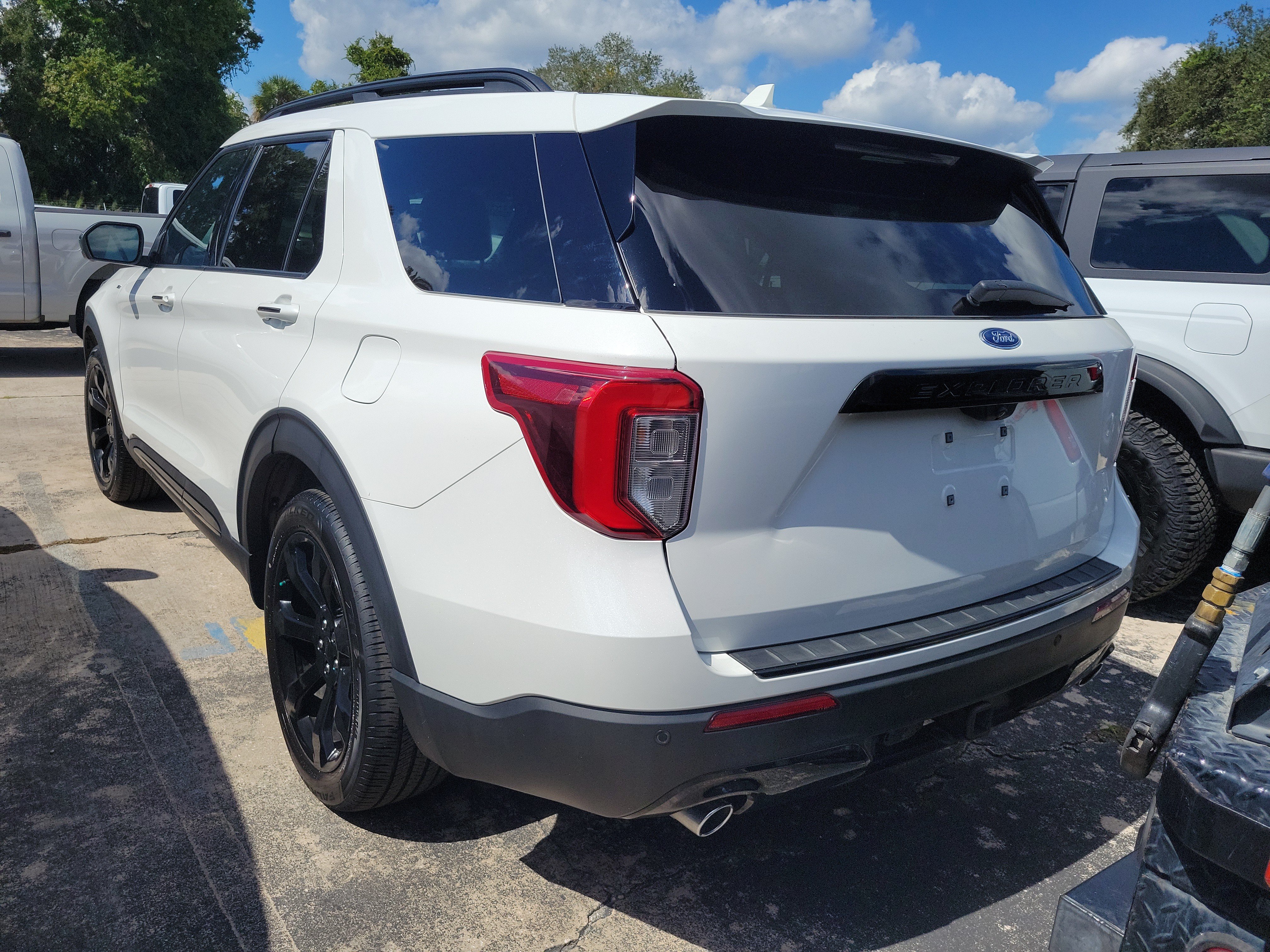 Certified 2023 Ford Explorer ST-Line w/ Class IV Trailer Tow Package RWD image 4