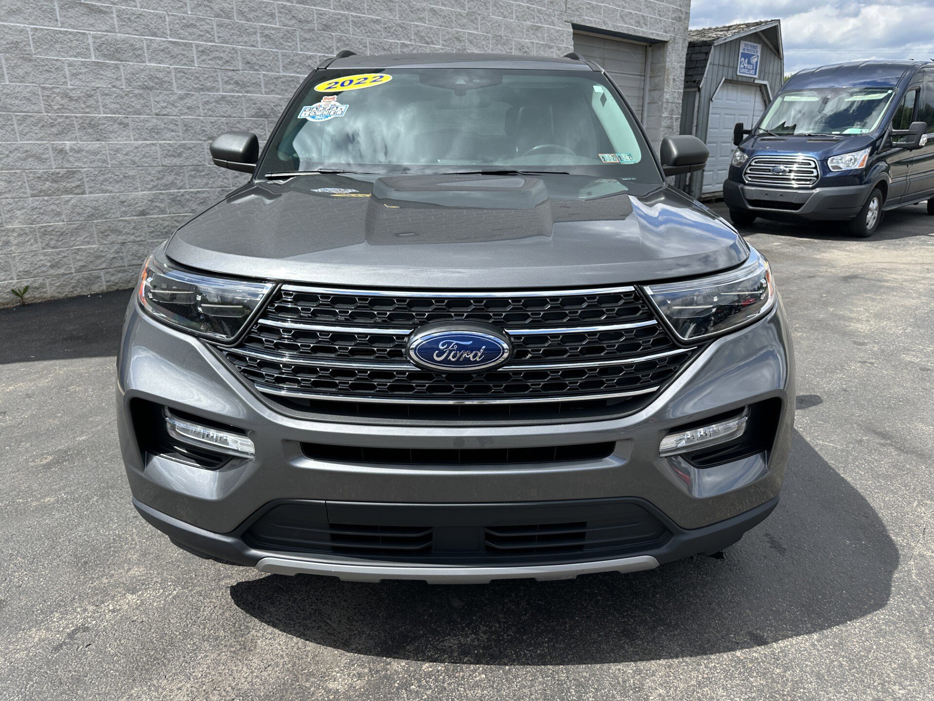 Certified 2022 Ford Explorer XLT w/ Equipment Group 202A AWD/4WD image 3