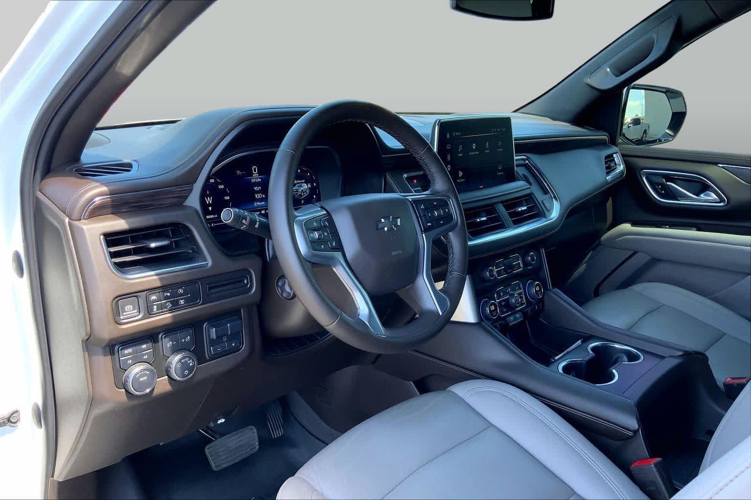 Used 2023 Chevrolet Suburban Z71 w/ Luxury Package AWD/4WD image 18