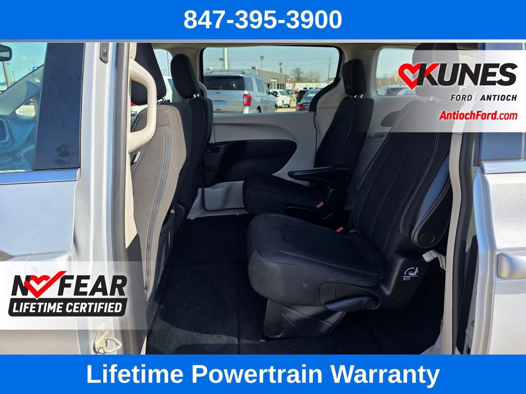 Used 2023 Chrysler Voyager LX image 19