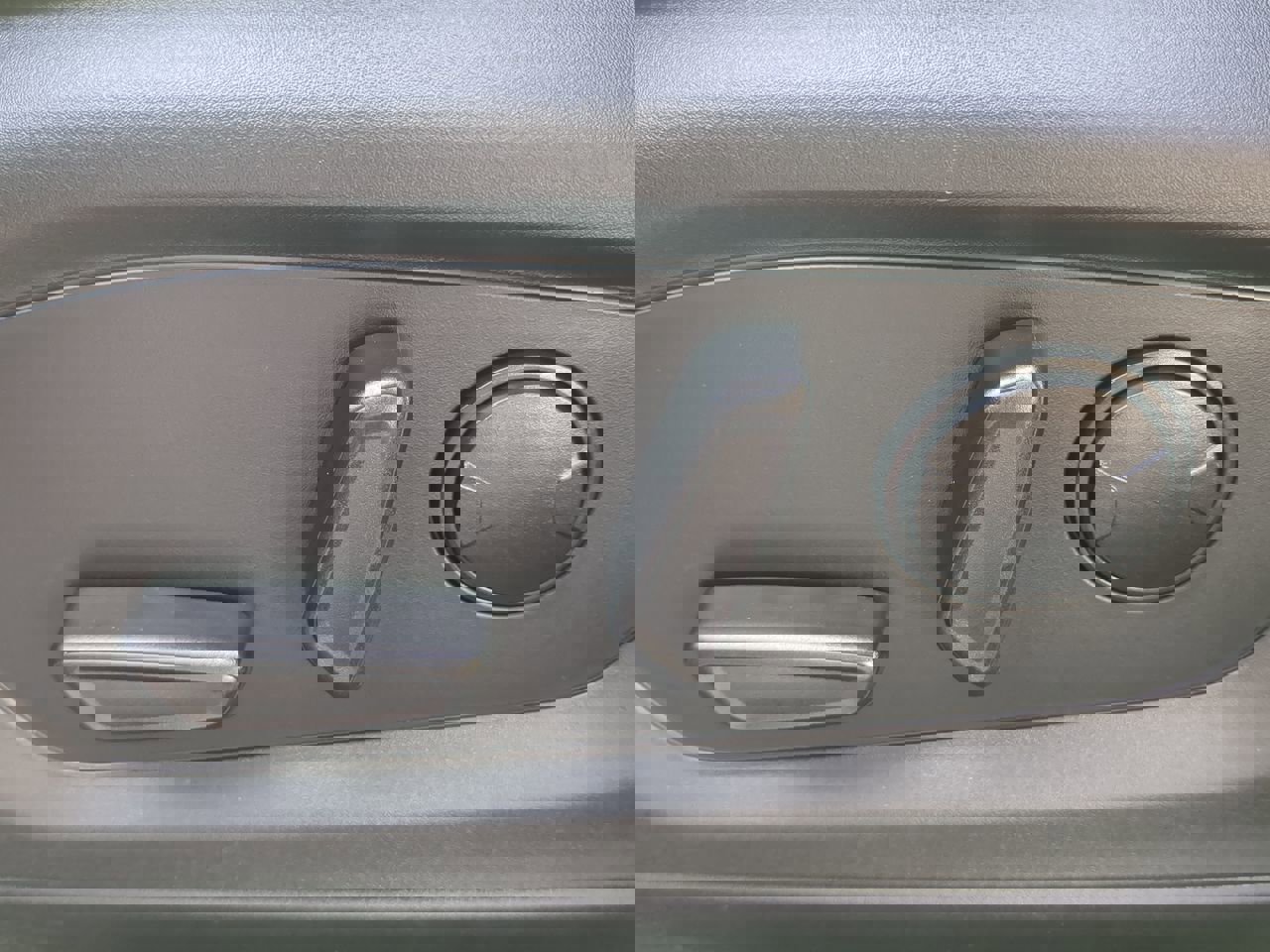 Certified 2022 Ford Explorer XLT w/ Equipment Group 202A image 29