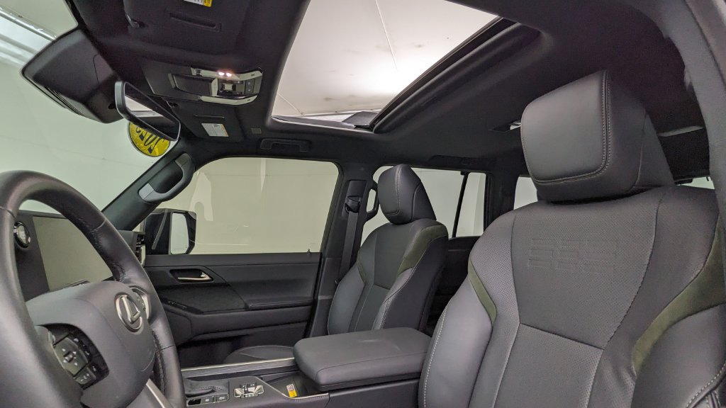 Used 2025 Lexus GX 550 AWD/4WD image 3