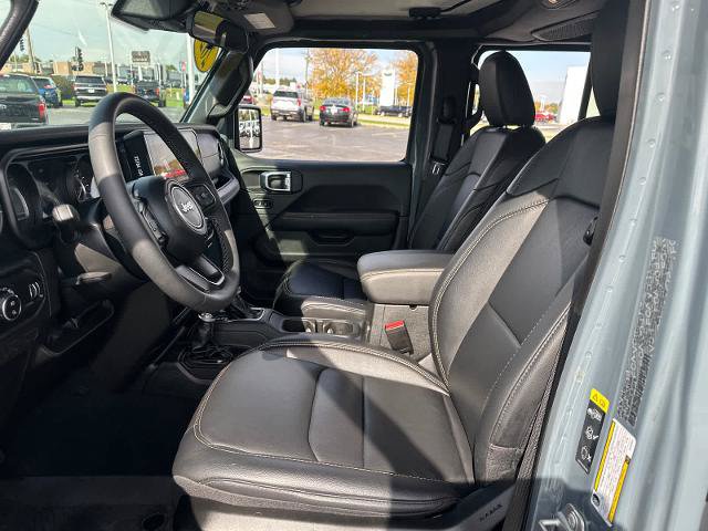 Used 2025 Jeep Gladiator Sport AWD/4WD image 25