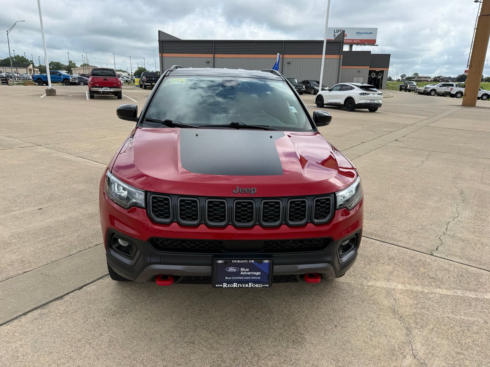Used 2025 Jeep Compass Trailhawk AWD/4WD image 2
