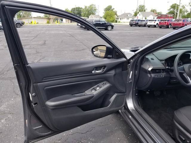 Used 2024 Nissan Altima 2.5 SV FWD image 10