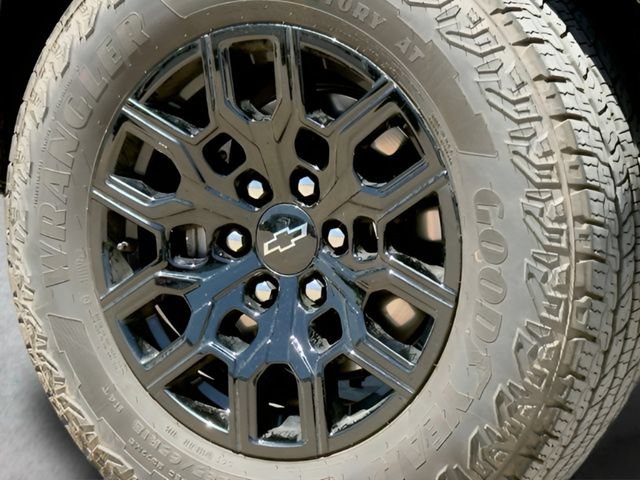 Used 2025 Chevrolet Colorado Trail Boss AWD/4WD image 15