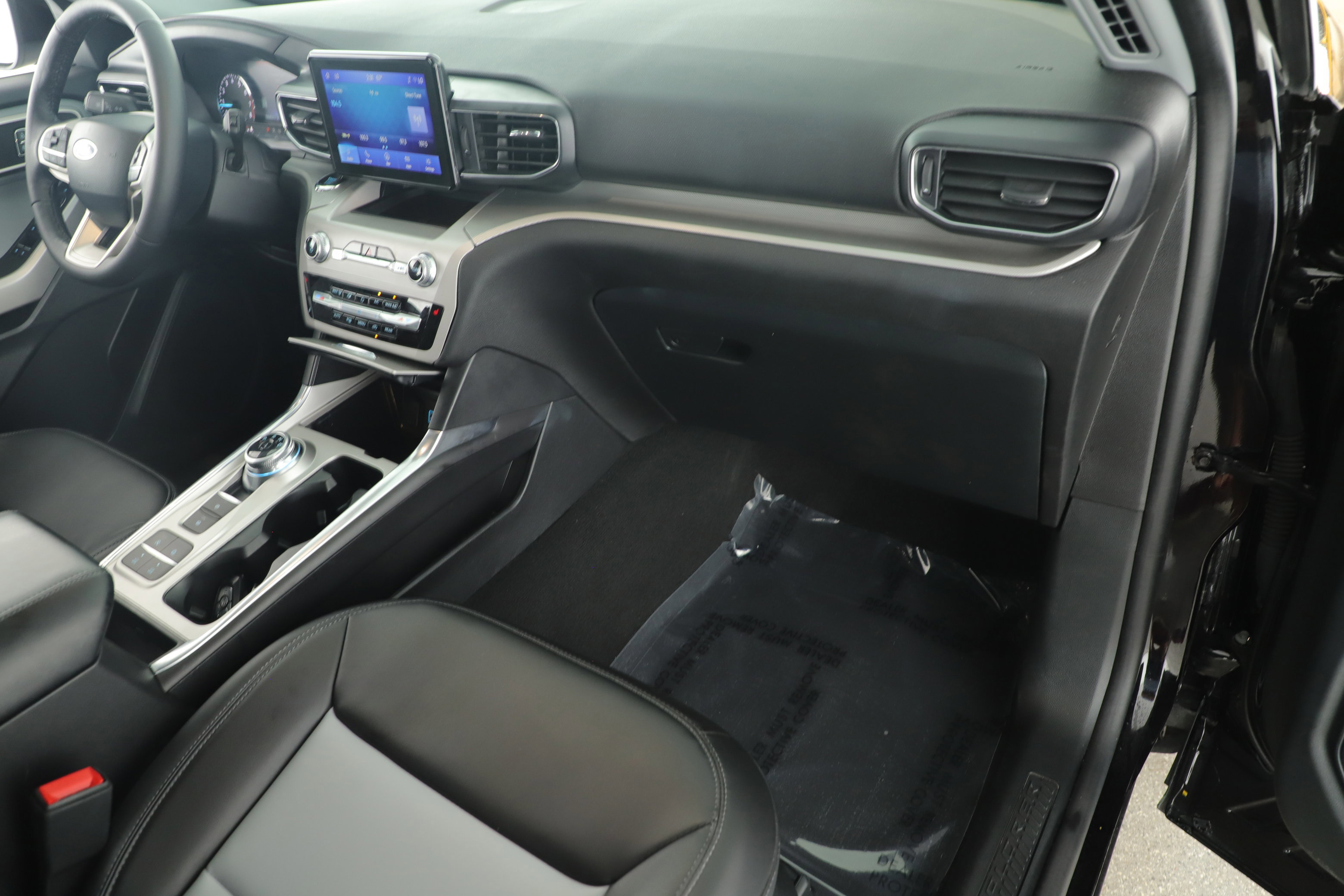 Certified 2024 Ford Explorer XLT w/ Equipment Group 202A image 21