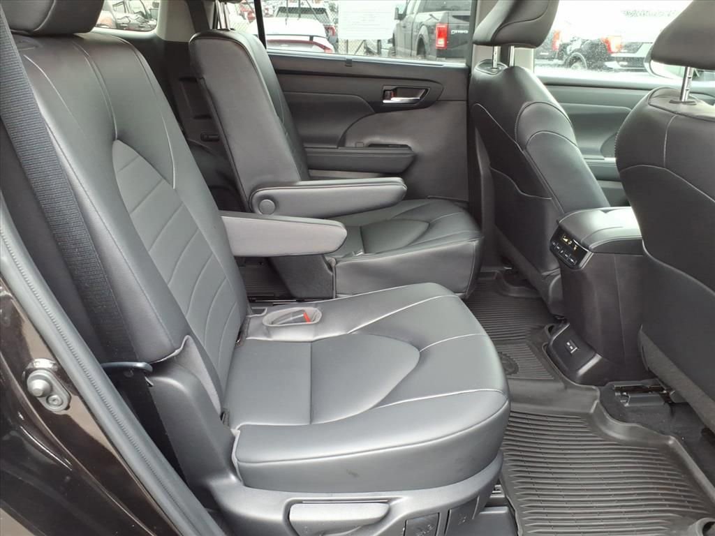 Used 2022 Toyota Highlander XLE image 15