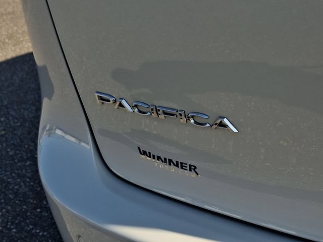Used 2021 Chrysler Pacifica Touring-L w/ Uconnect Theater Family Group FWD image 30