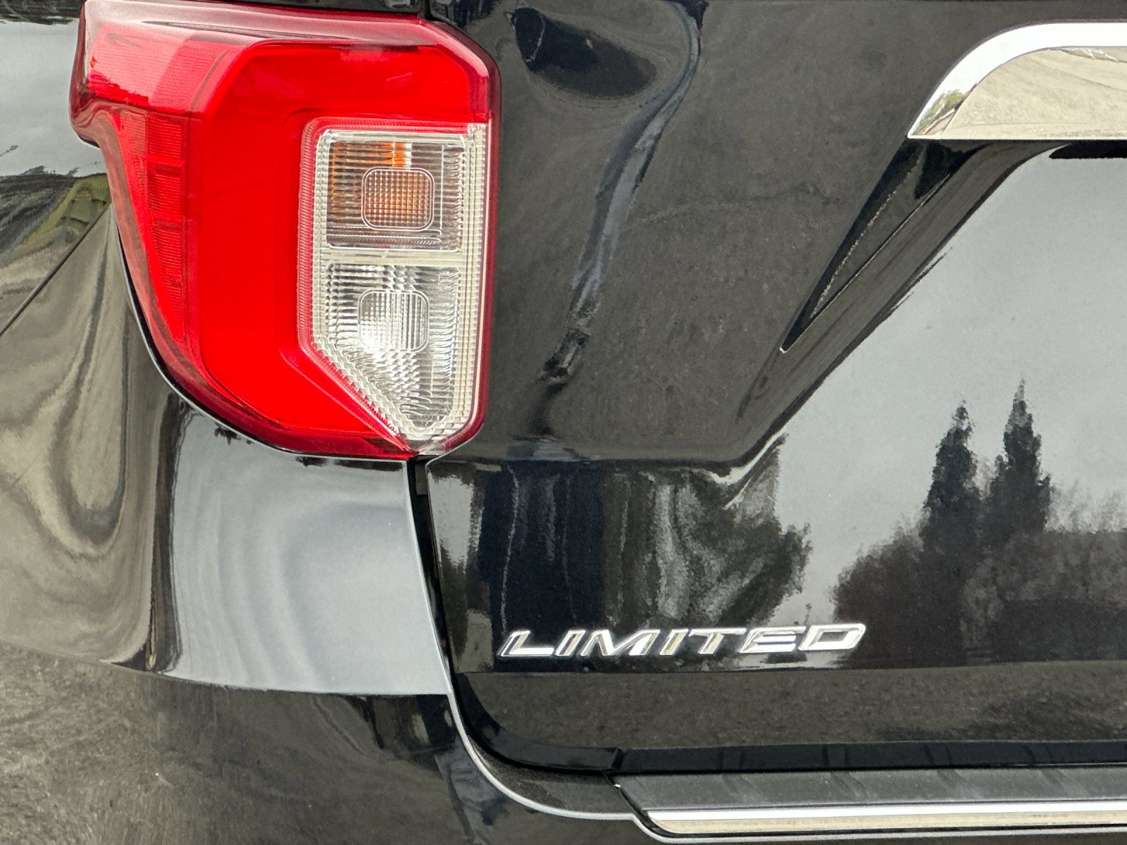 Certified 2021 Ford Explorer Limited w/ Equipment Group 301A image 28