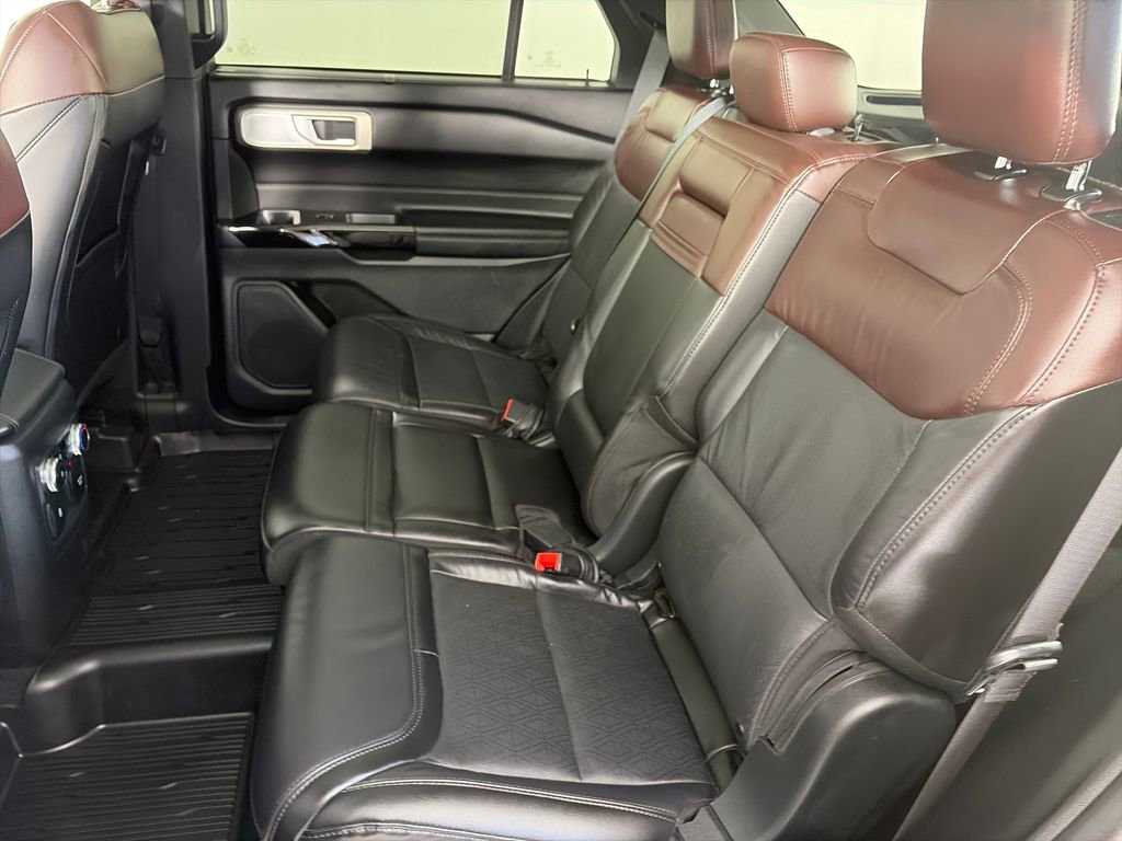 Certified 2023 Ford Explorer Platinum w/ Technology Package AWD/4WD image 13