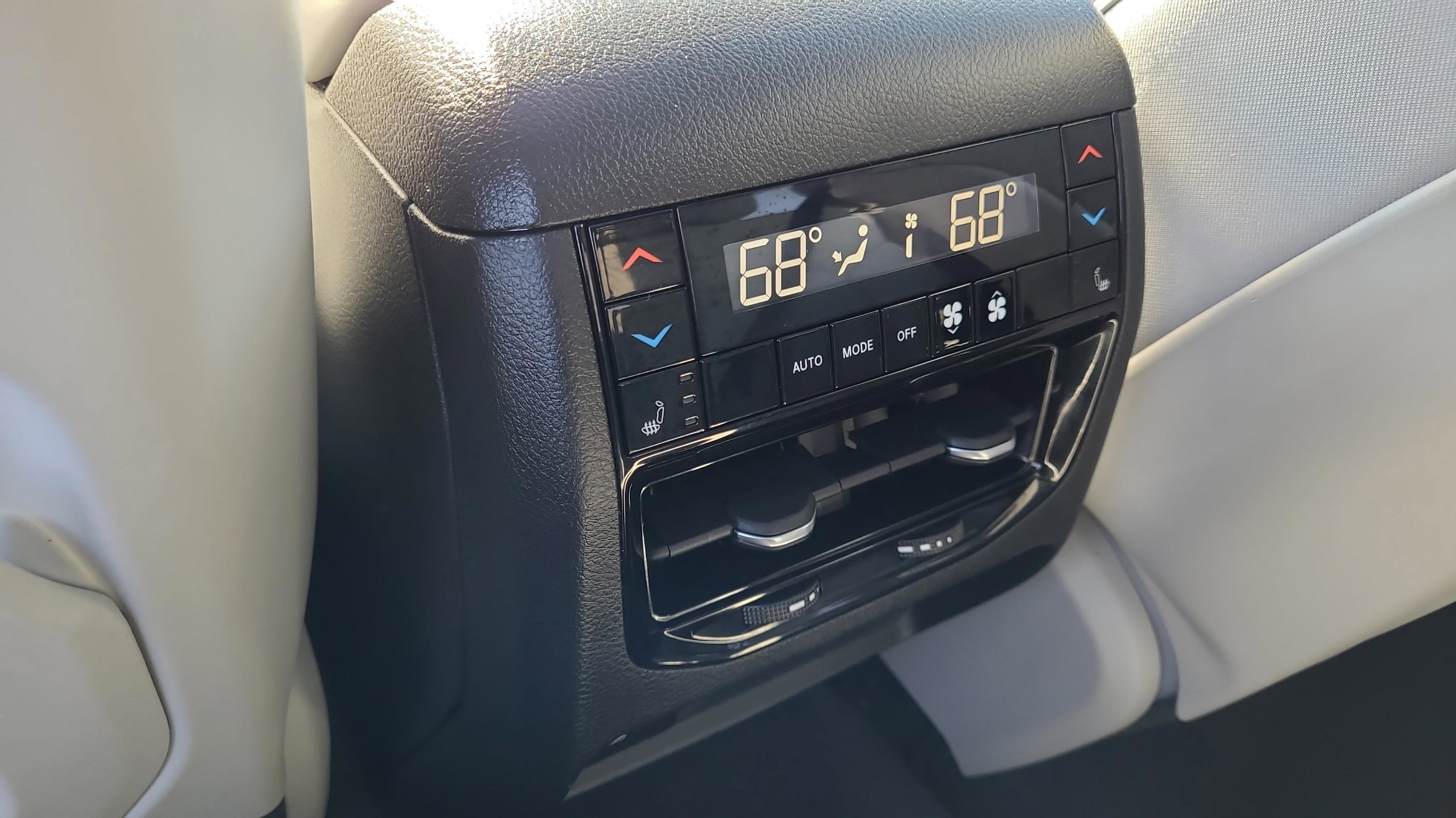 Used 2022 Jeep Grand Cherokee Overland w/ Advanced Protech Group III image 16