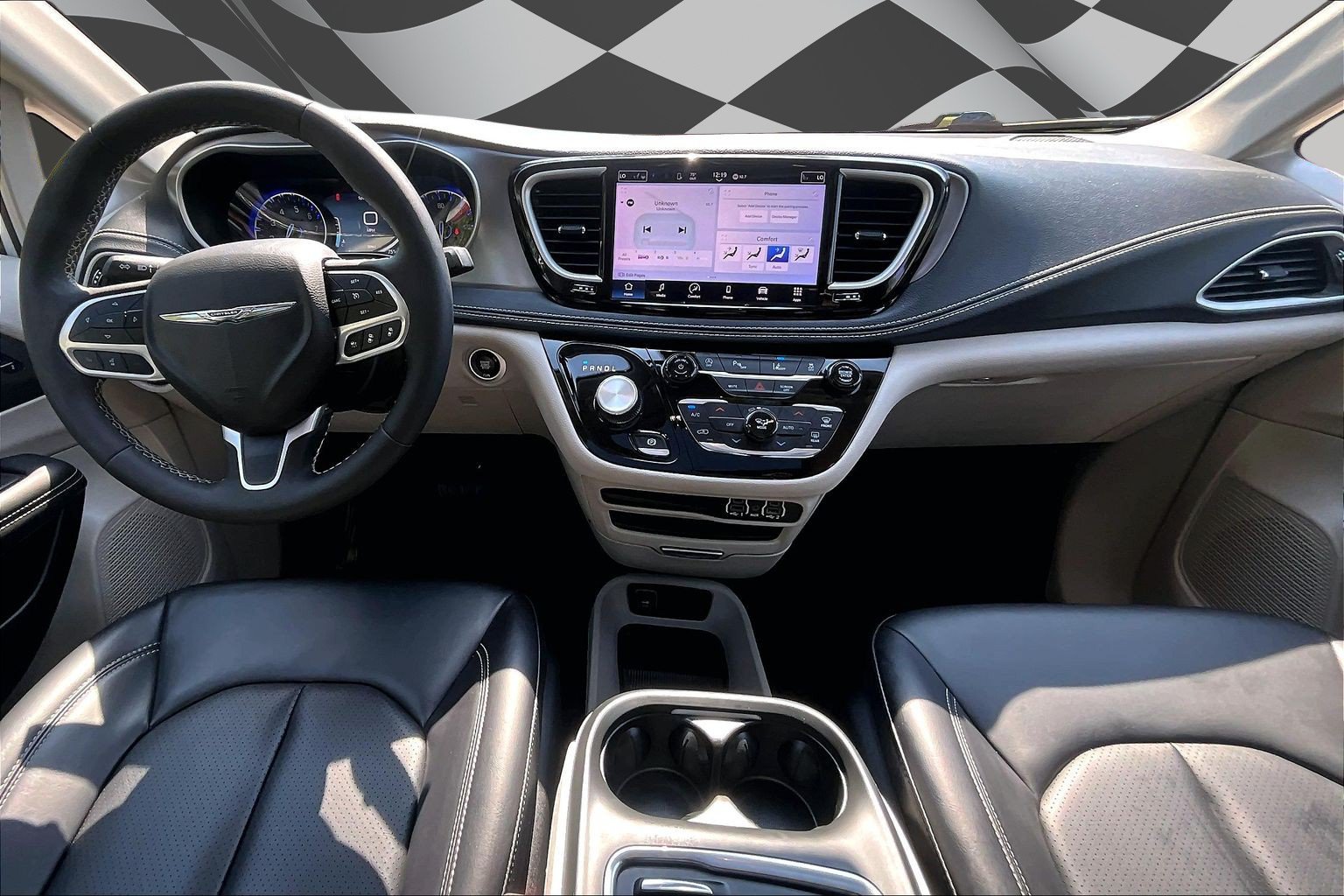 Used 2023 Chrysler Pacifica Touring-L AWD/4WD image 18
