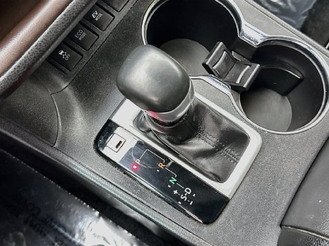 Used 2019 Toyota Highlander LE AWD/4WD image 16