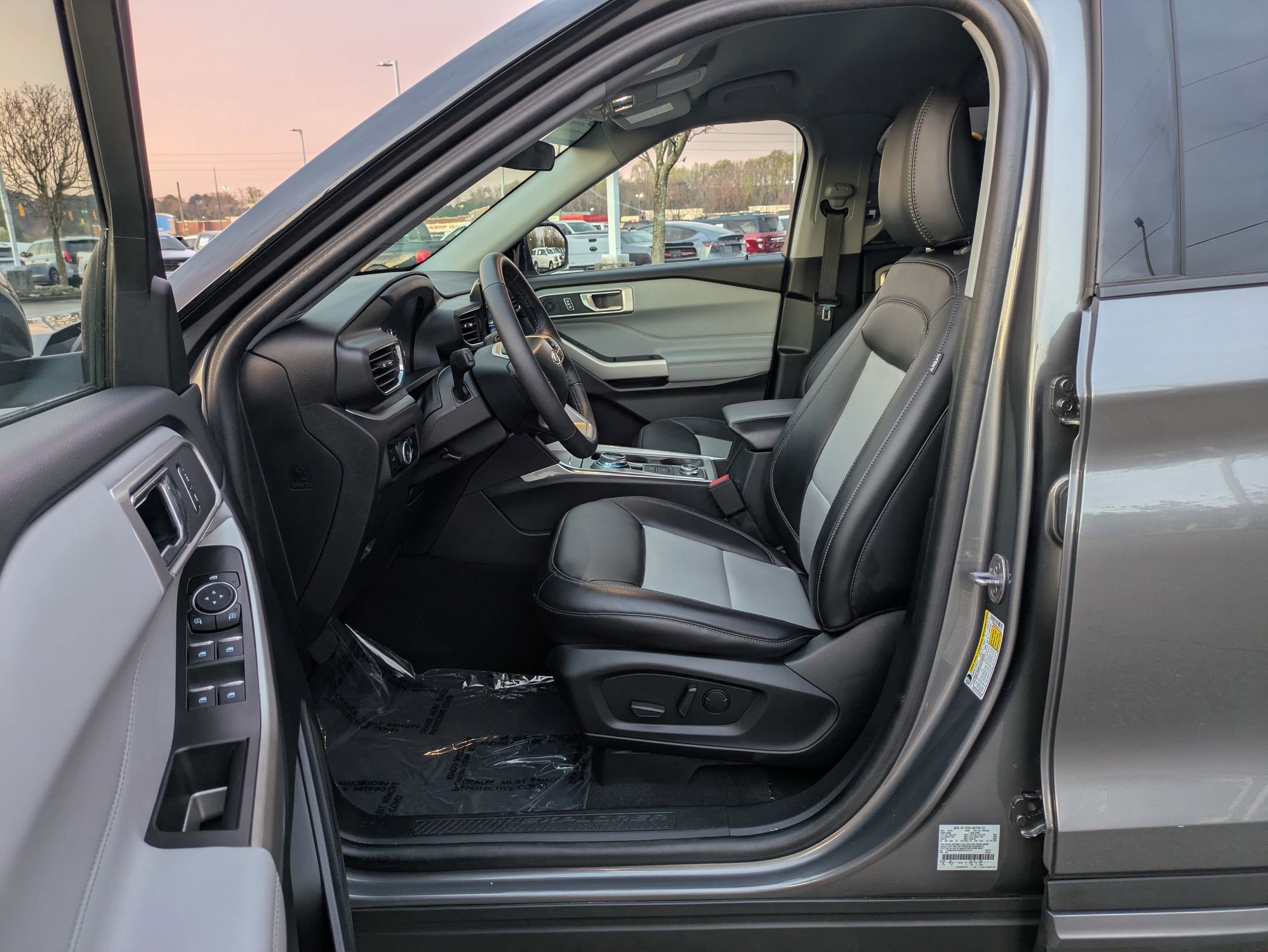 Certified 2024 Ford Explorer XLT w/ Equipment Group 202A image 15