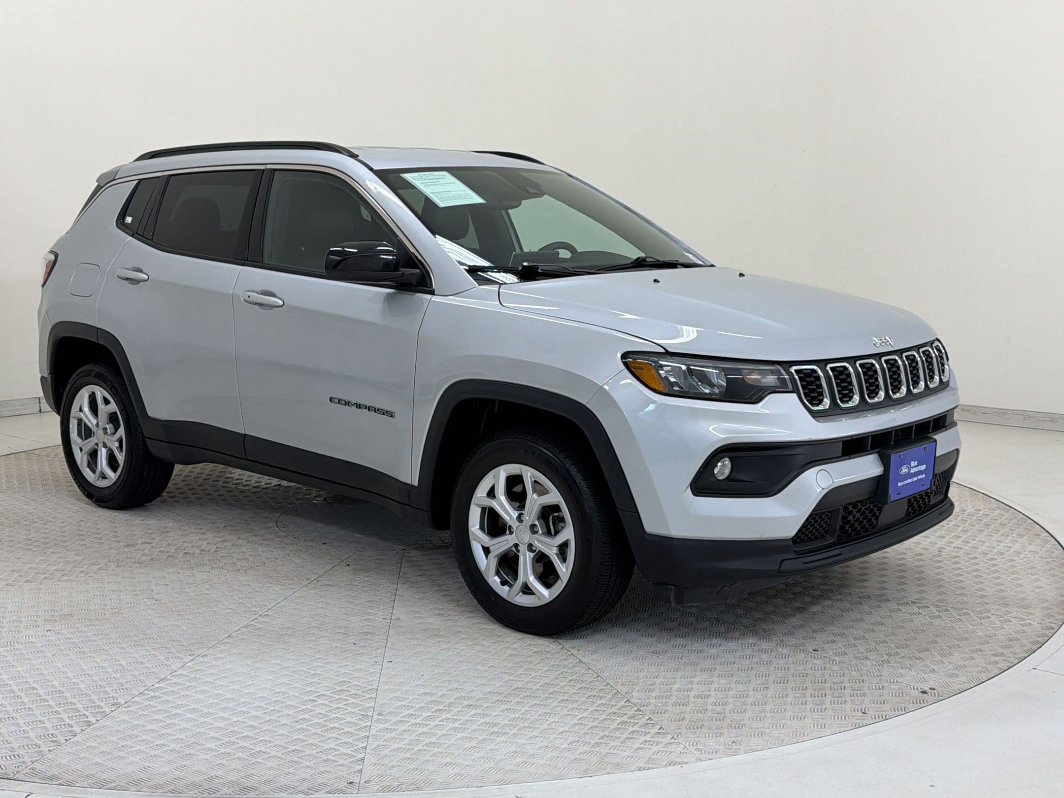 Used 2024 Jeep Compass Latitude AWD/4WD image 7