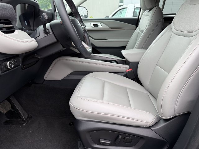 Certified 2025 Ford Explorer Active w/ Active Comfort Package AWD/4WD image 19