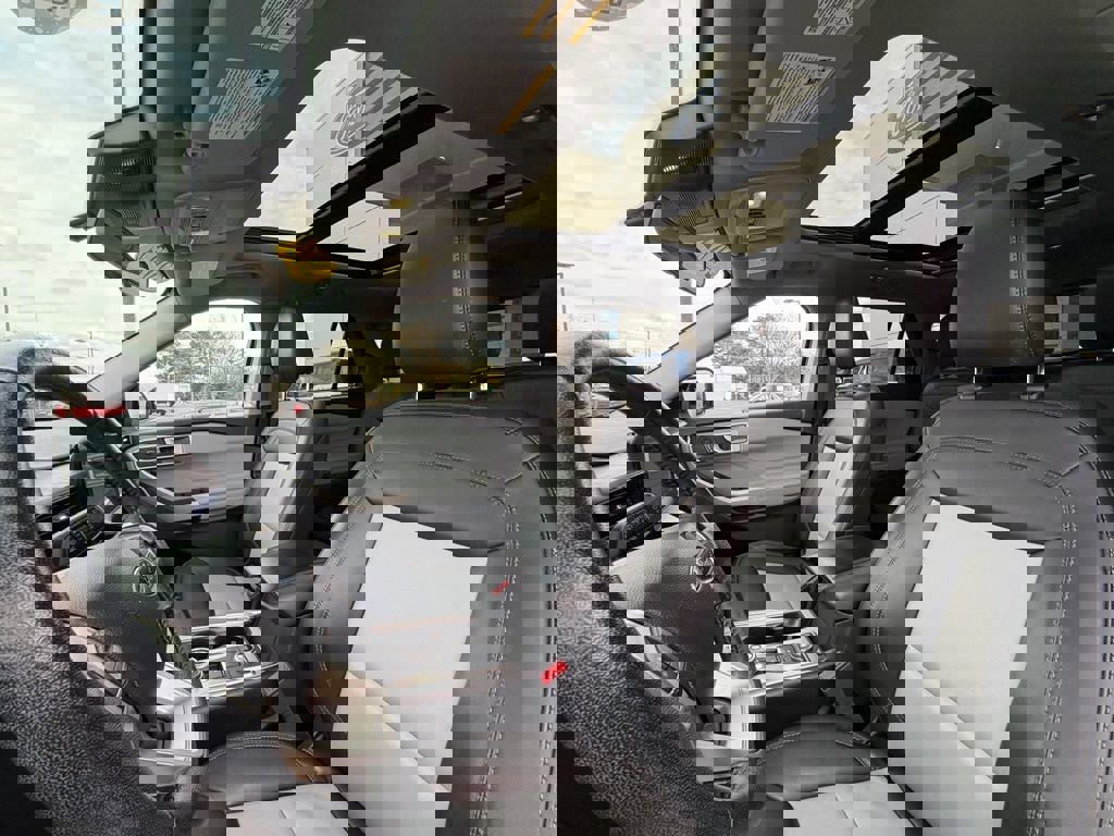 Certified 2022 Ford Explorer XLT w/ Equipment Group 202A image 25