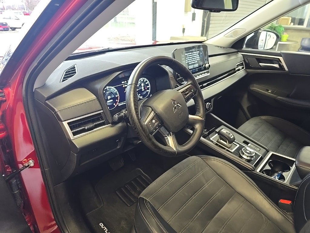 Used 2024 Mitsubishi Outlander SE image 9