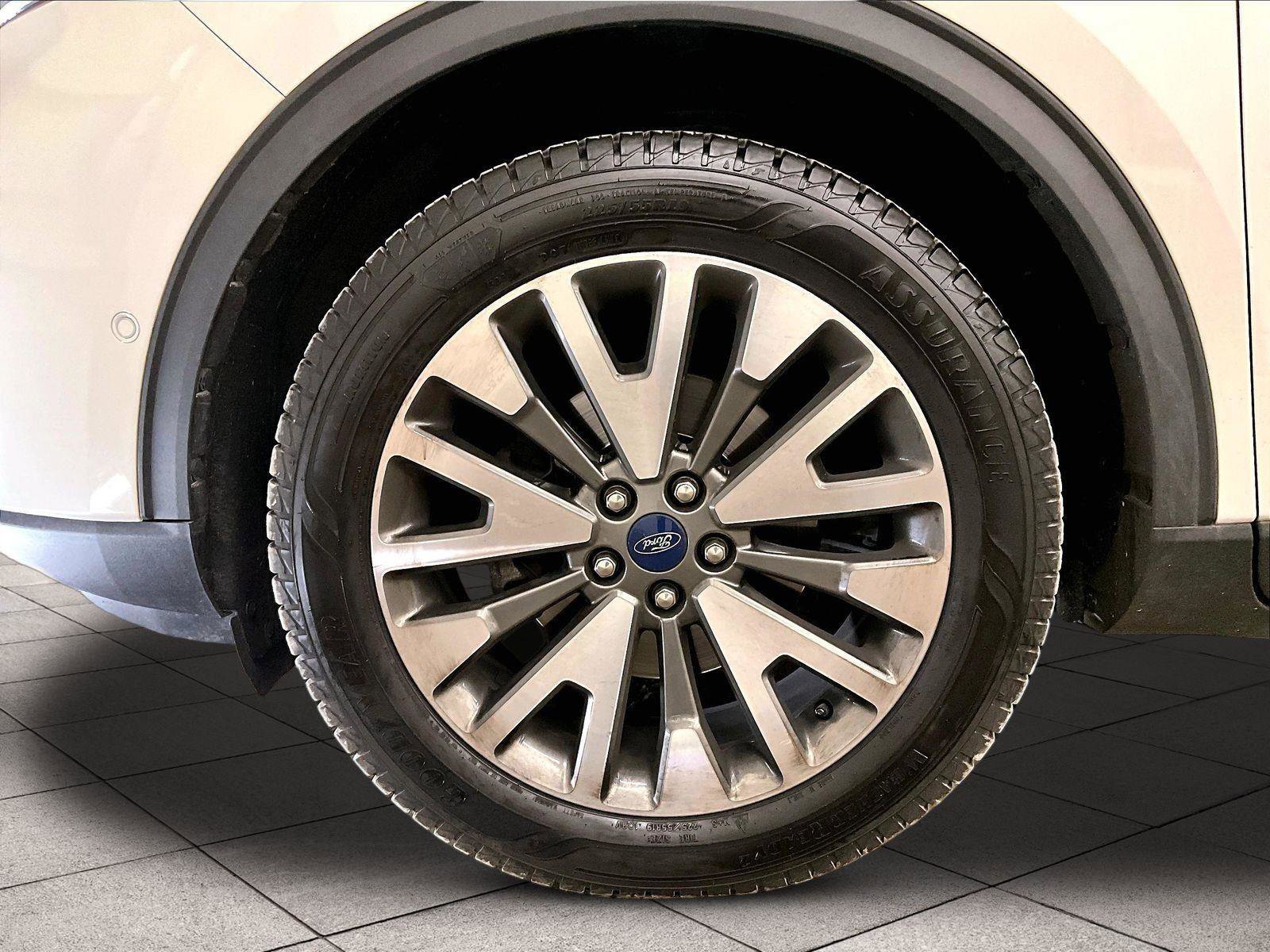 Certified 2020 Ford Escape Titanium w/ Titanium Premium Package 2.0 AWD/4WD image 8