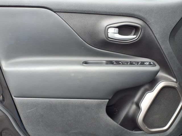 Used 2023 Jeep Renegade Latitude AWD/4WD image 14