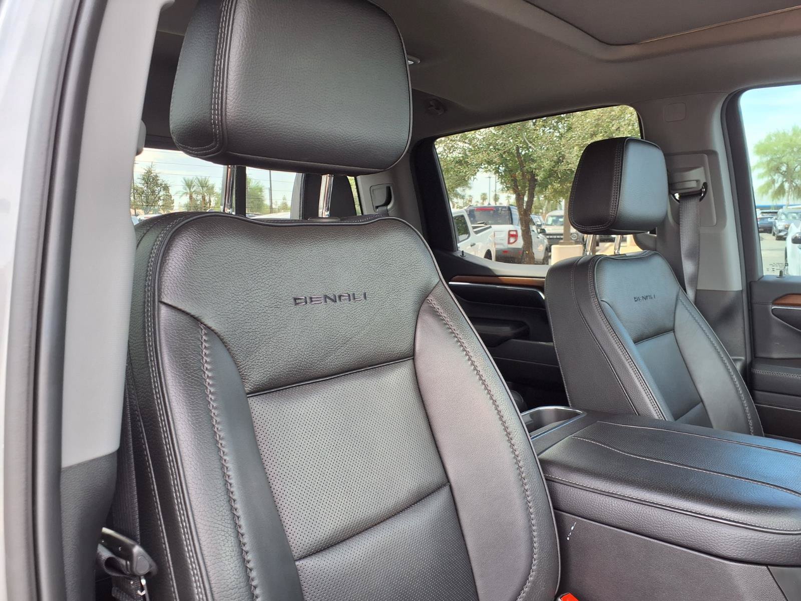 Used 2024 GMC Sierra 1500 Denali w/ Denali Reserve Package AWD/4WD image 12