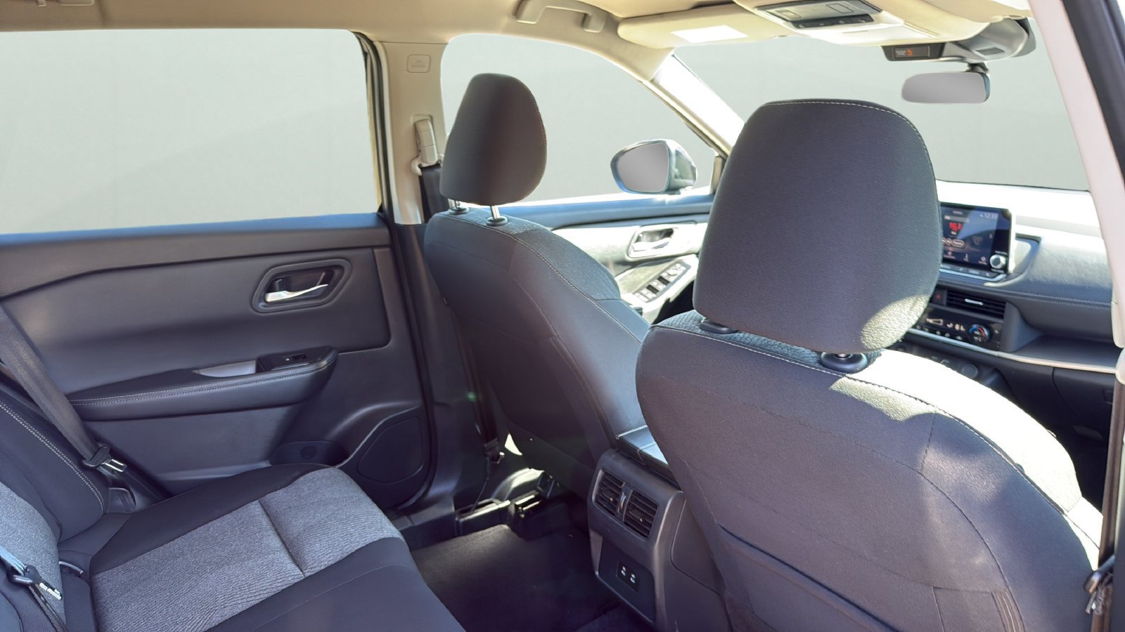 Used 2026 Nissan Rogue SV FWD image 25