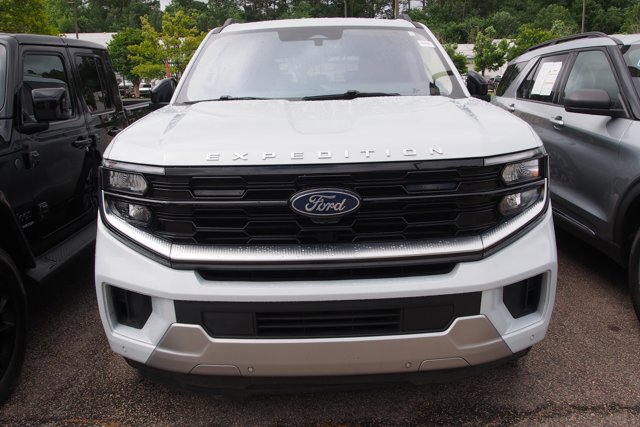 Certified 2025 Ford Expedition Platinum w/ Driver's Package AWD/4WD image 3