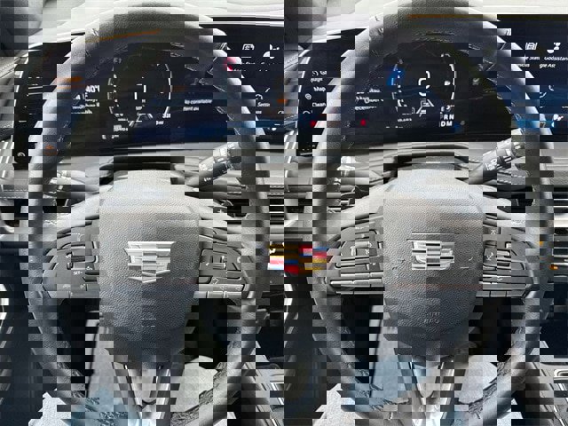 Used 2025 Cadillac XT4 Premium Luxury image 17