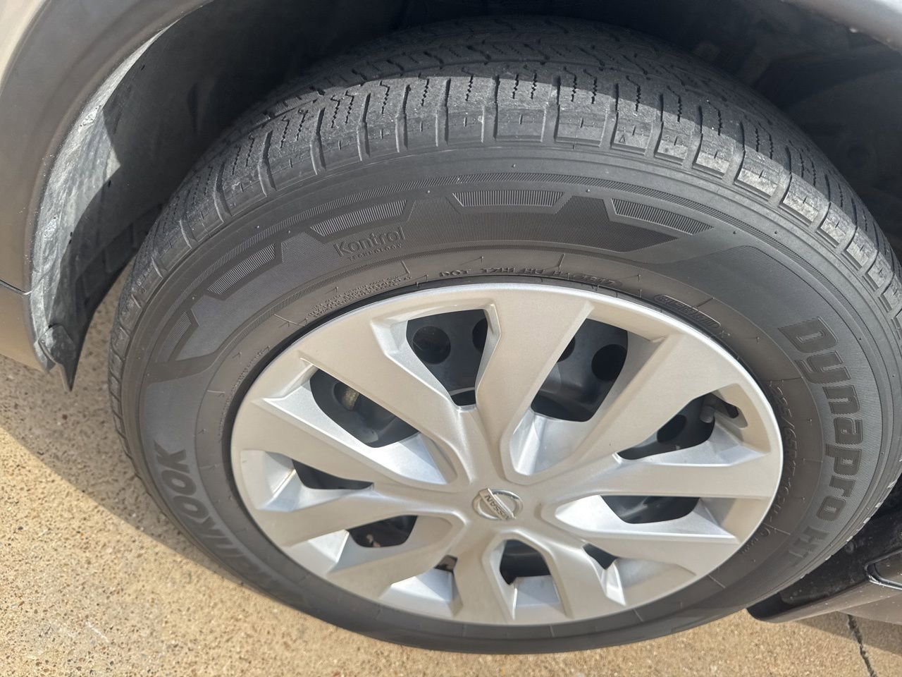 Used 2017 Nissan Rogue S image 8