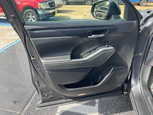 Used 2023 Toyota Highlander XLE FWD image 13