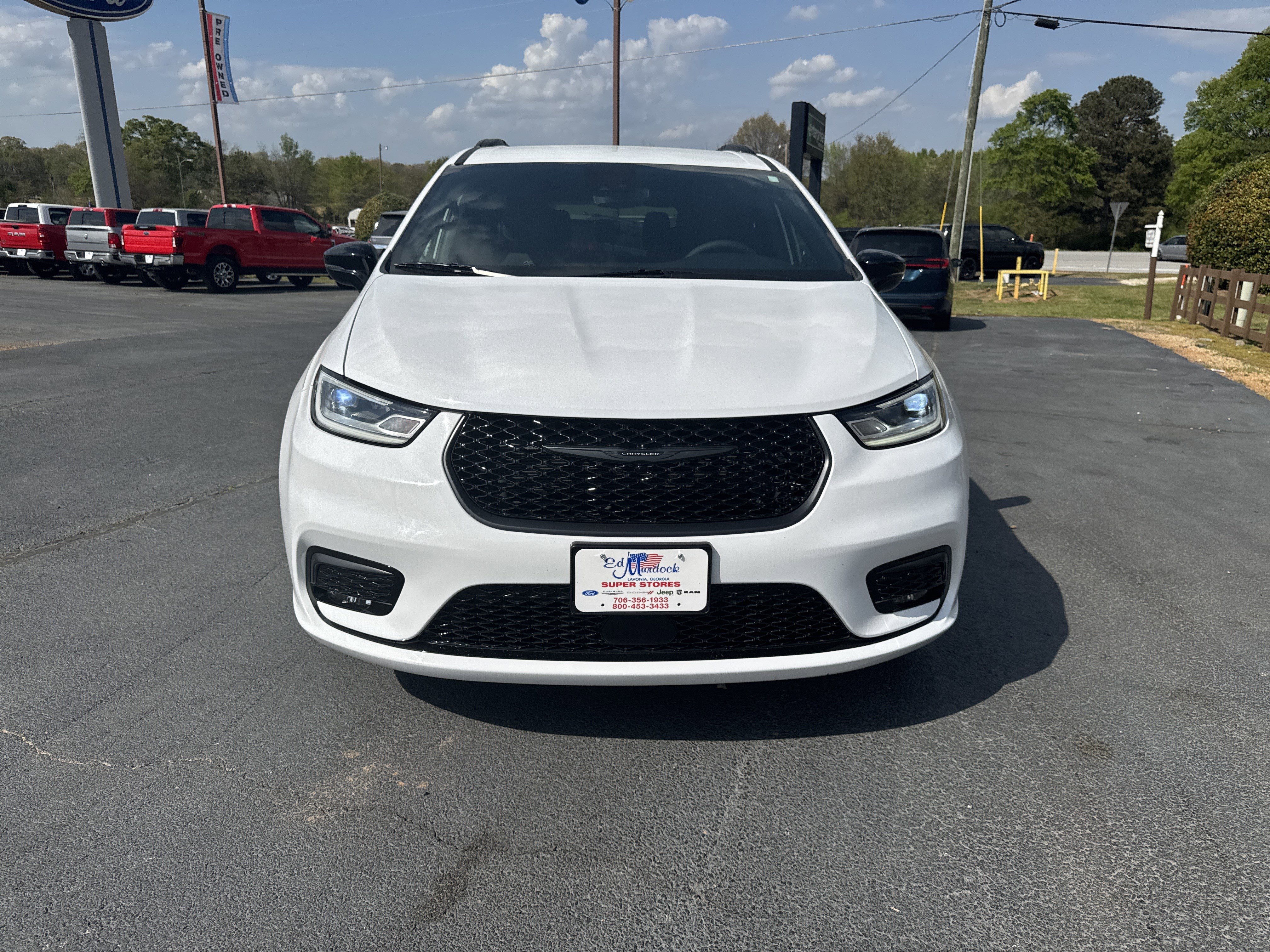Used 2024 Chrysler Pacifica Touring-L w/ S Appearance Package FWD image 5
