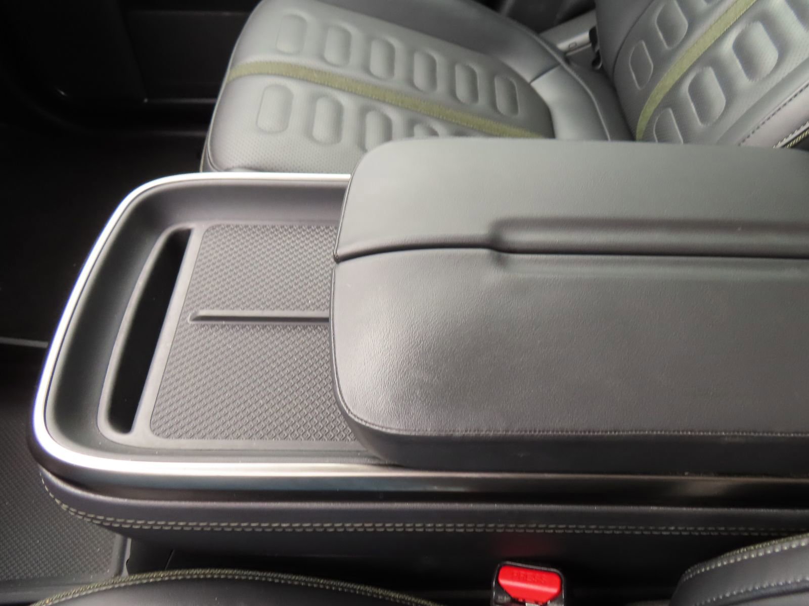 Used 2025 Rivian R1T Adventure image 27