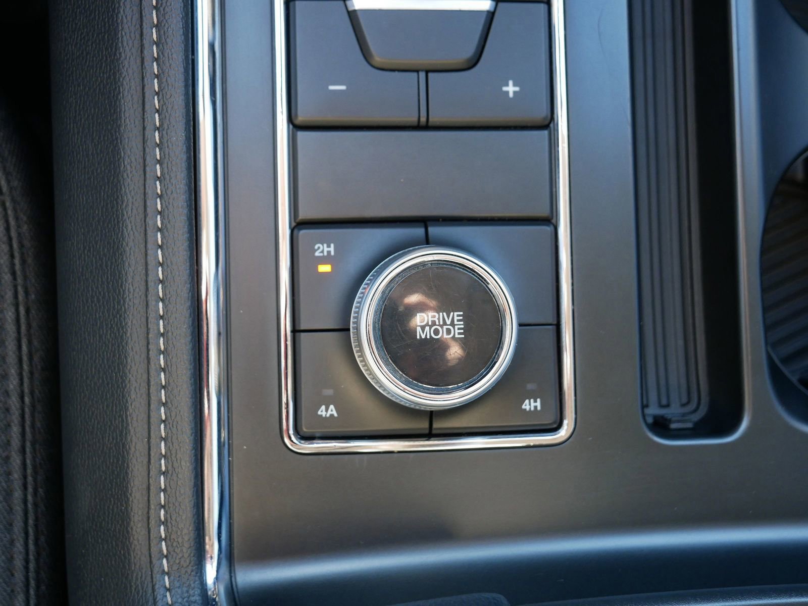 Certified 2024 Ford Expedition XLT image 28