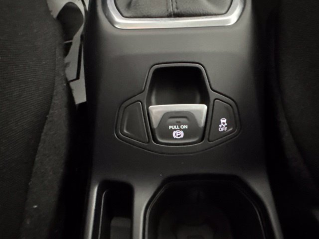 Used 2018 Jeep Renegade Latitude FWD image 16