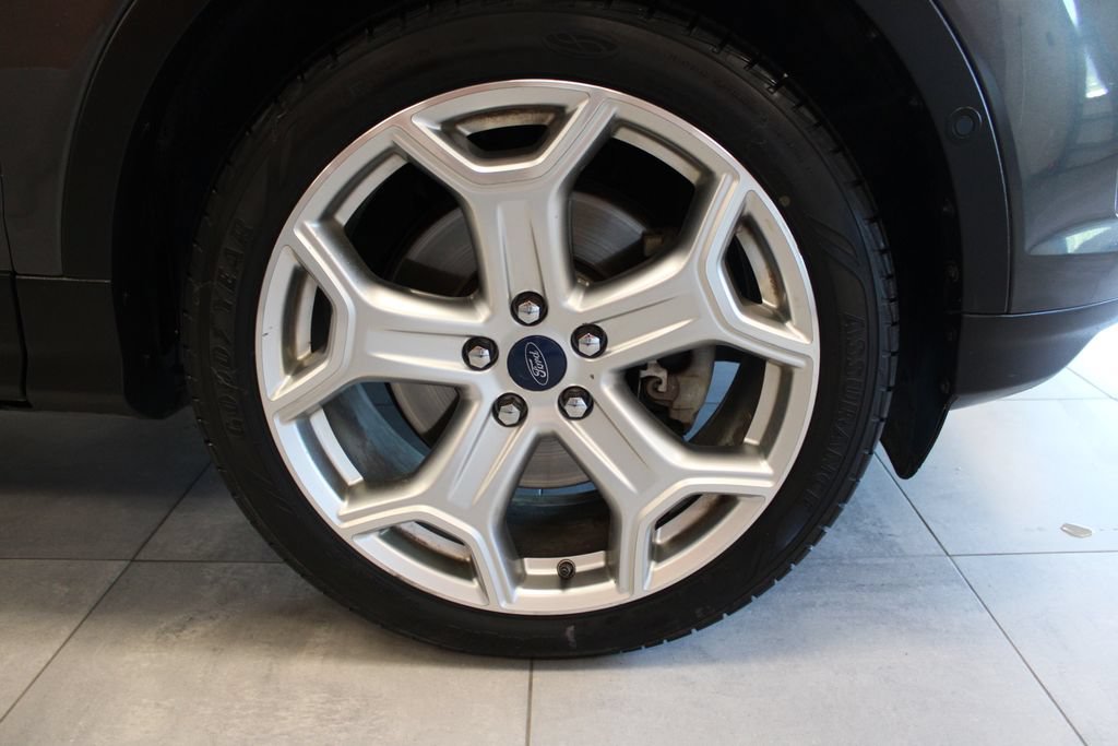Certified 2019 Ford Escape Titanium w/ U9j03 - Titanium Tow Package AWD/4WD image 11