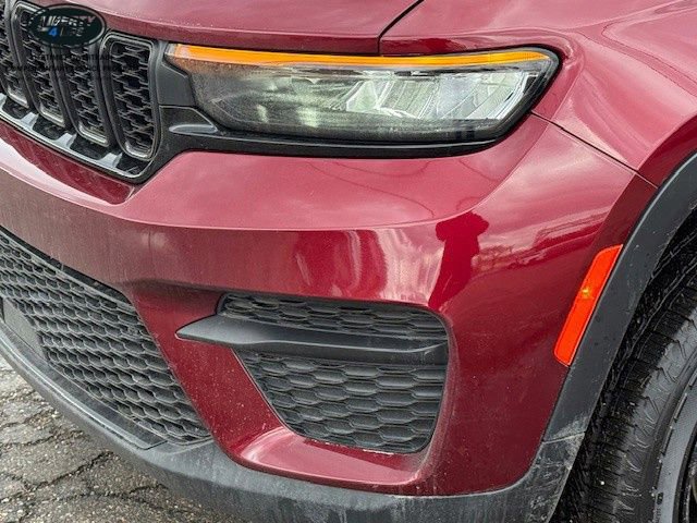 Used 2023 Jeep Grand Cherokee Altitude image 9