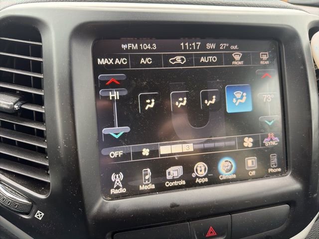 Used 2018 Jeep Cherokee Latitude Plus w/ Comfort/Convenience Group image 18